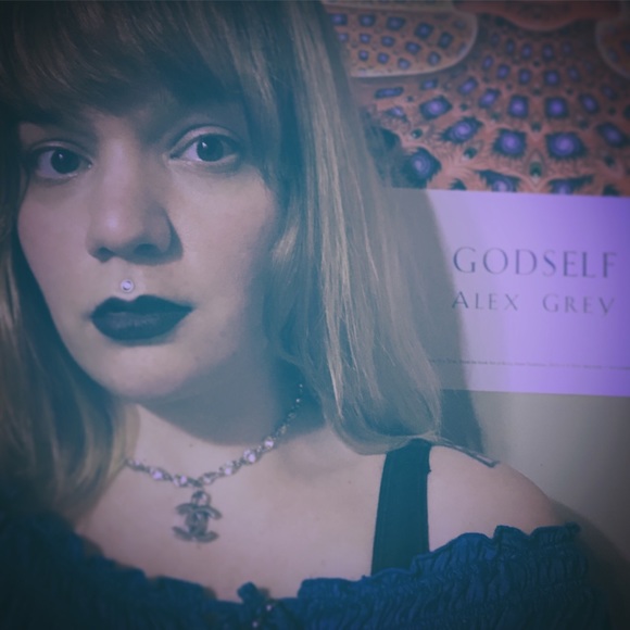 Meet The Posher: Ambassador Lydia 🌺 - Picture 4 of 5